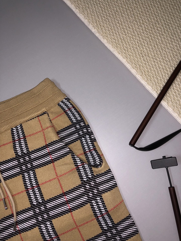 ブランドハーフパンツ側面デザイン